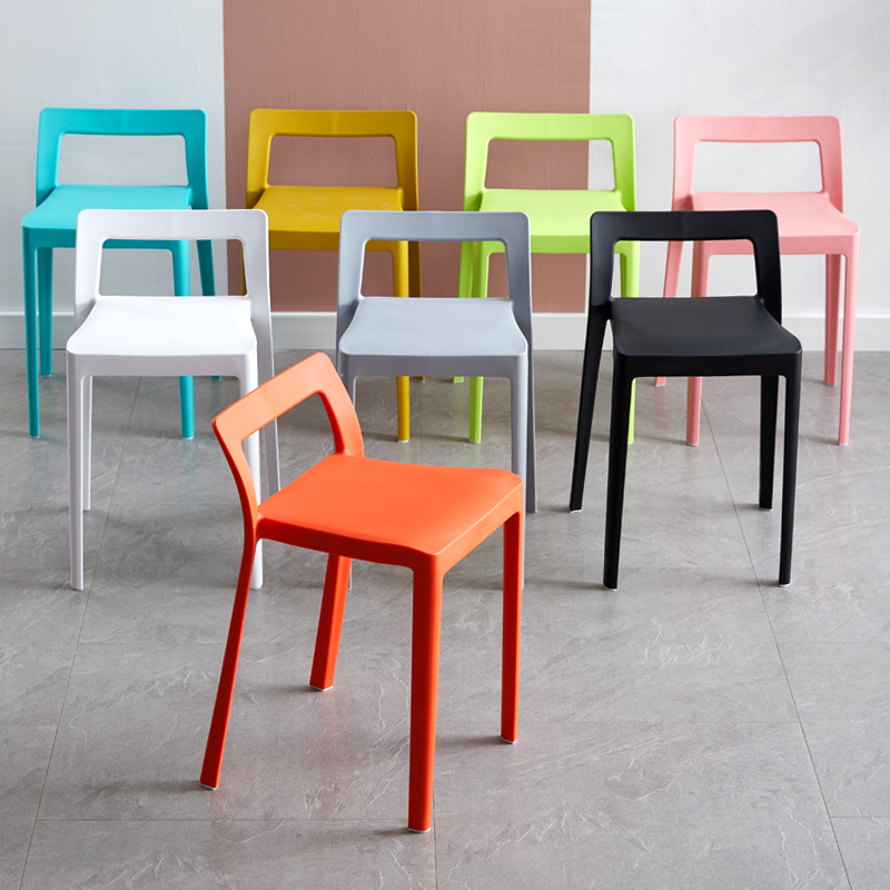 Modern One-Piece Plastic Chair